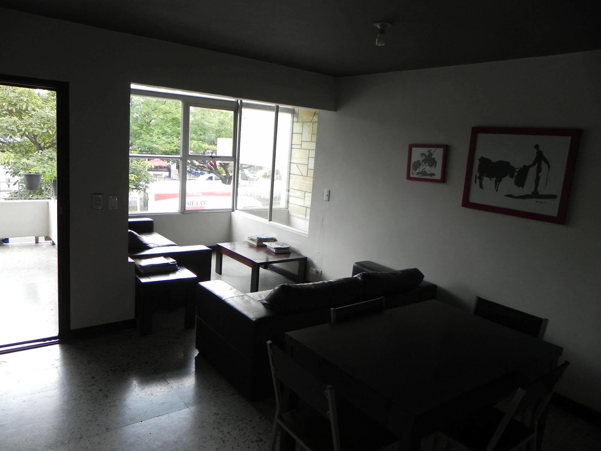 Hostal Tamarindo Inn Медельїн Екстер'єр фото
