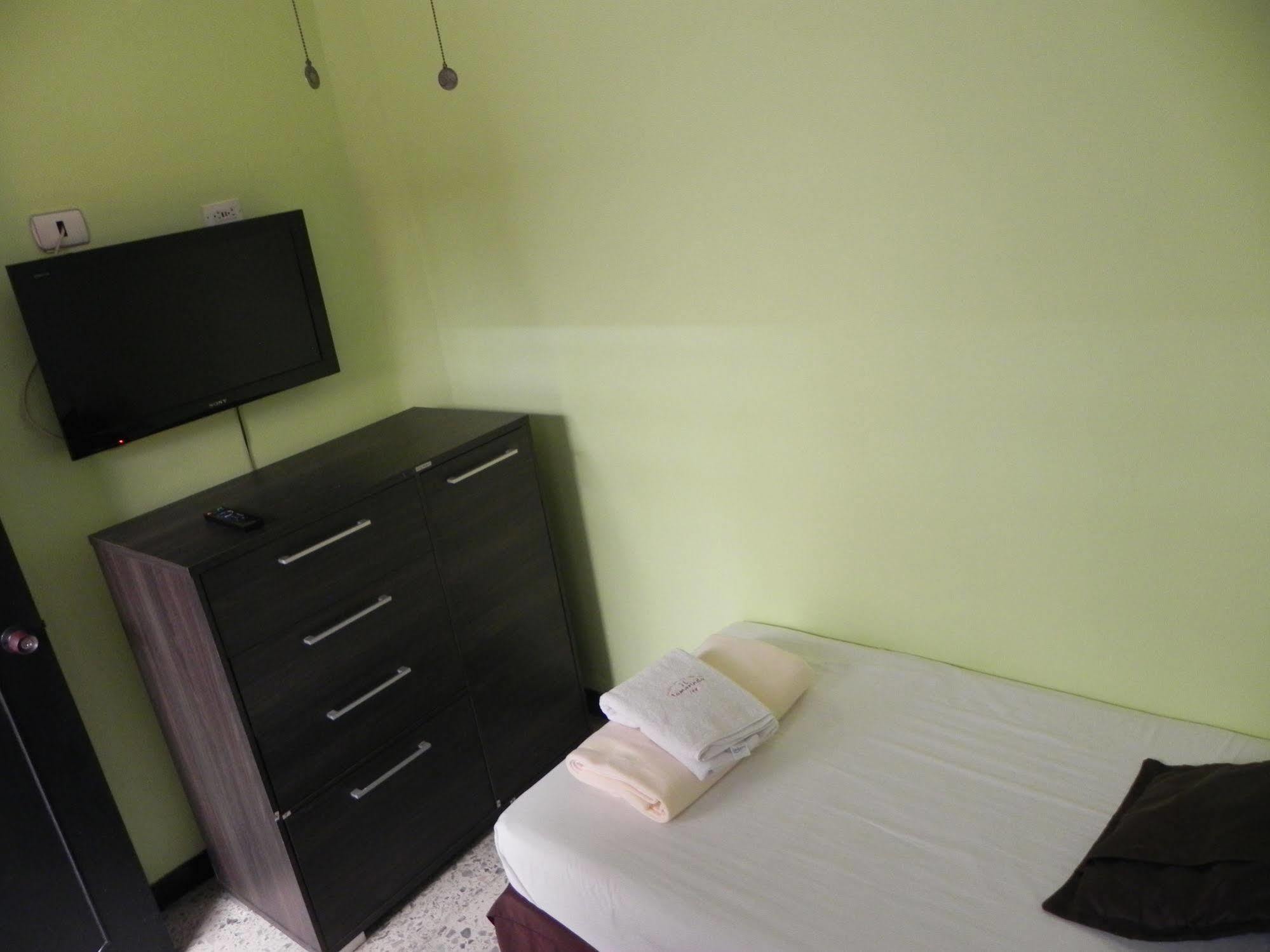 Hostal Tamarindo Inn Медельїн Екстер'єр фото