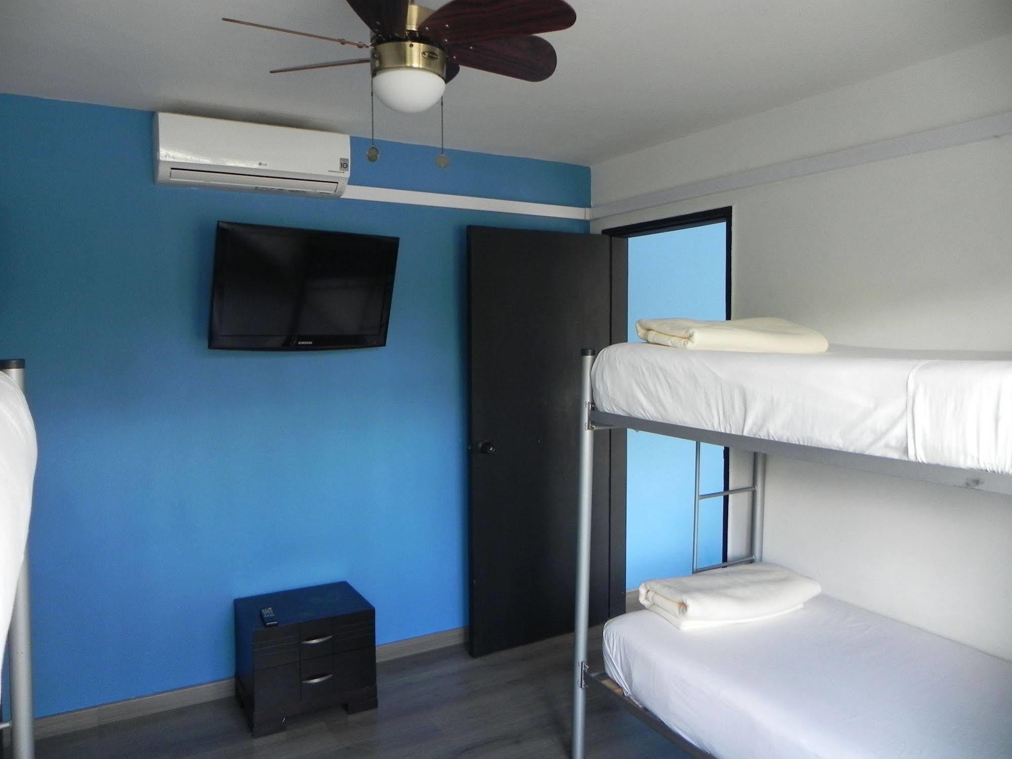 Hostal Tamarindo Inn Медельїн Екстер'єр фото
