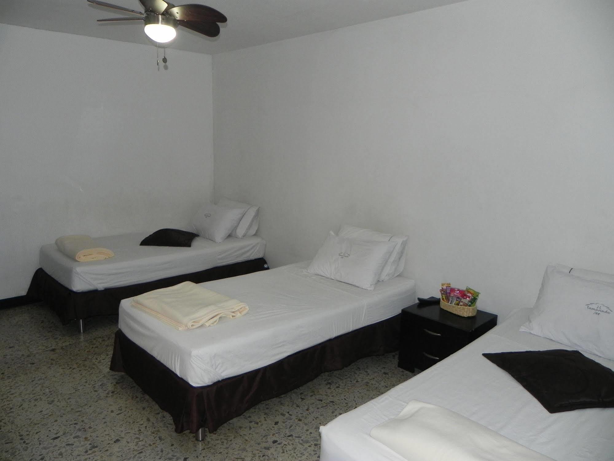 Hostal Tamarindo Inn Медельїн Екстер'єр фото
