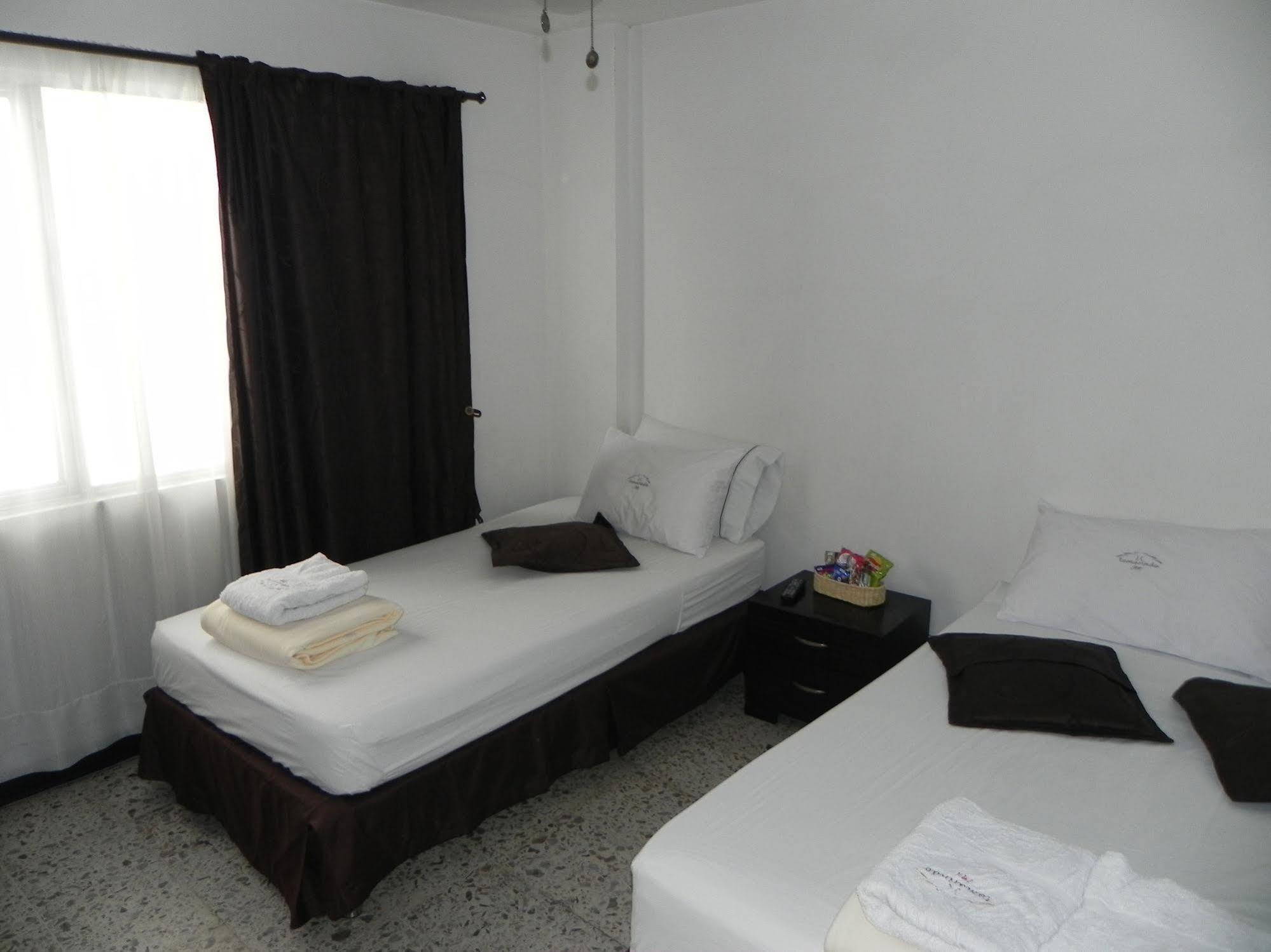Hostal Tamarindo Inn Медельїн Екстер'єр фото