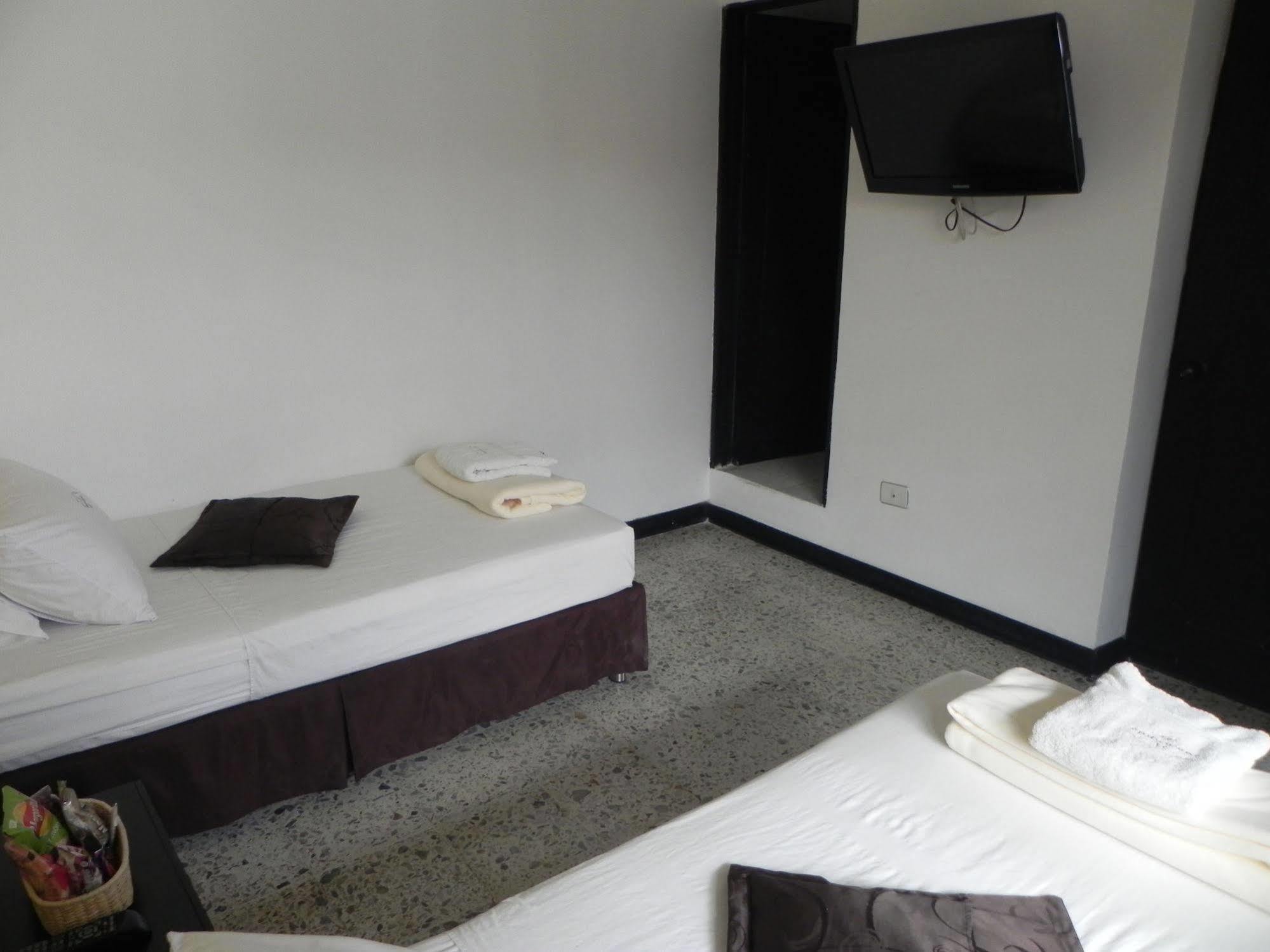 Hostal Tamarindo Inn Медельїн Екстер'єр фото